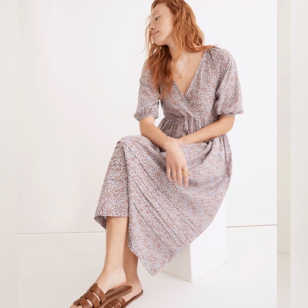 Marianna Puff-Sleeve Midi Dress in Dream-On Daisies Size XS